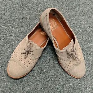 Tan saddle shoe